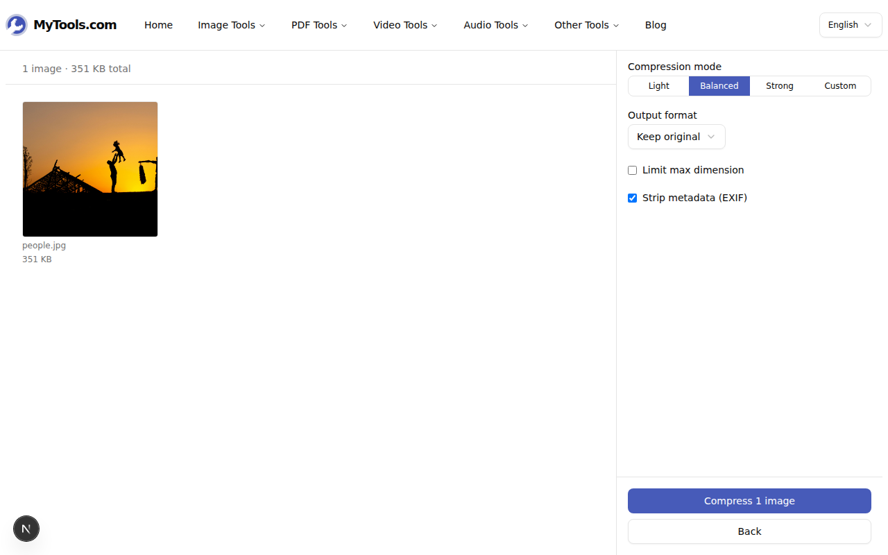 Le compresseur d'images avec un fichier téléchargé et le panneau de paramètres de compression ouvert